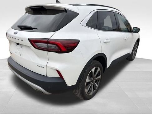 Used 2023 Ford Escape Platinum image 3