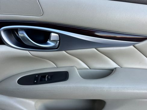 Used 2012 INFINITI M37 w/ Premium Pkg image 18