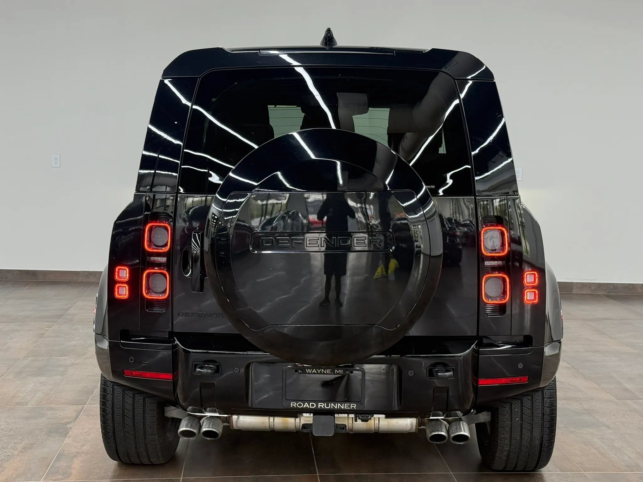 Used 2024 Land Rover Defender 90 V8 AWD/4WD image 10