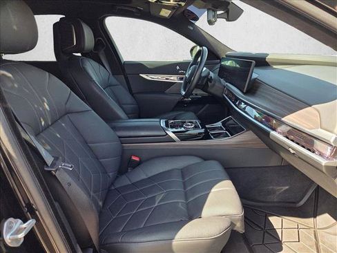 Used 2025 BMW i7 xDrive60 AWD/4WD image 29