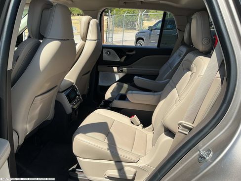 Used 2020 Lincoln Aviator Reserve w/ Equipment Group 202A AWD/4WD image 9