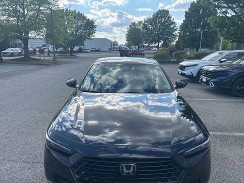 Used 2023 Honda Accord Touring image 2