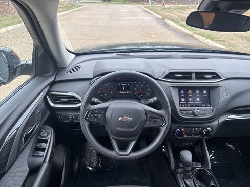 Used 2023 Chevrolet TrailBlazer LT AWD/4WD image 39