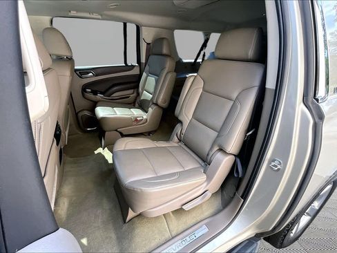 Used 2017 Chevrolet Suburban LT RWD image 21