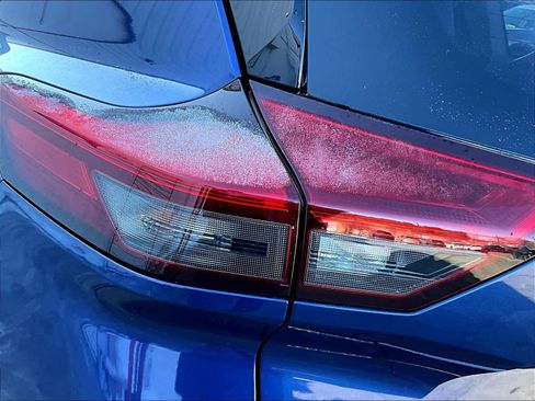 Used 2023 Nissan Rogue SL w/ SL Premium Package image 34