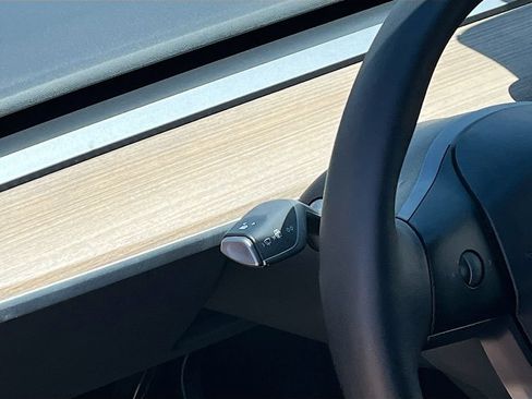 Used 2025 Tesla Model Y Long Range AWD/4WD image 10