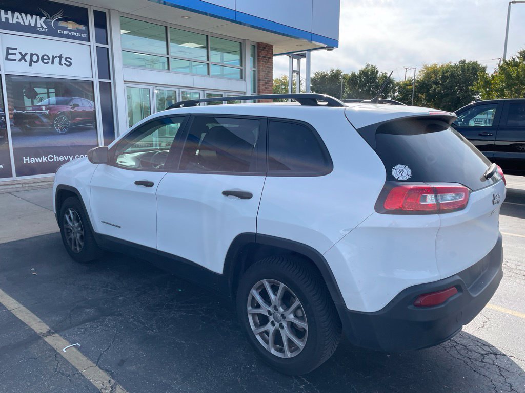 Used 2017 Jeep Cherokee Sport FWD image 3
