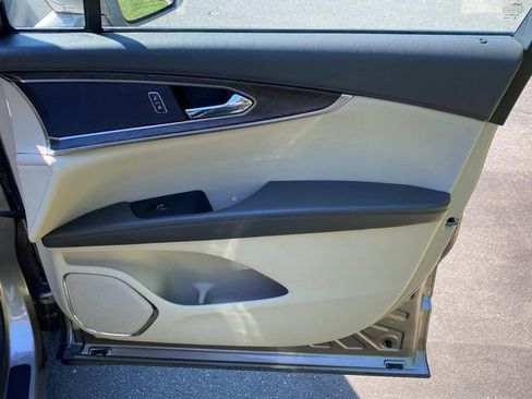 Used 2018 Lincoln MKX Reserve w/ Lincoln MKX Climate Package FWD image 37