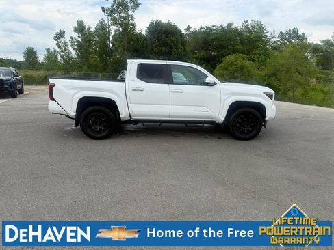 Used 2024 Toyota Tacoma SR5 AWD/4WD image 7