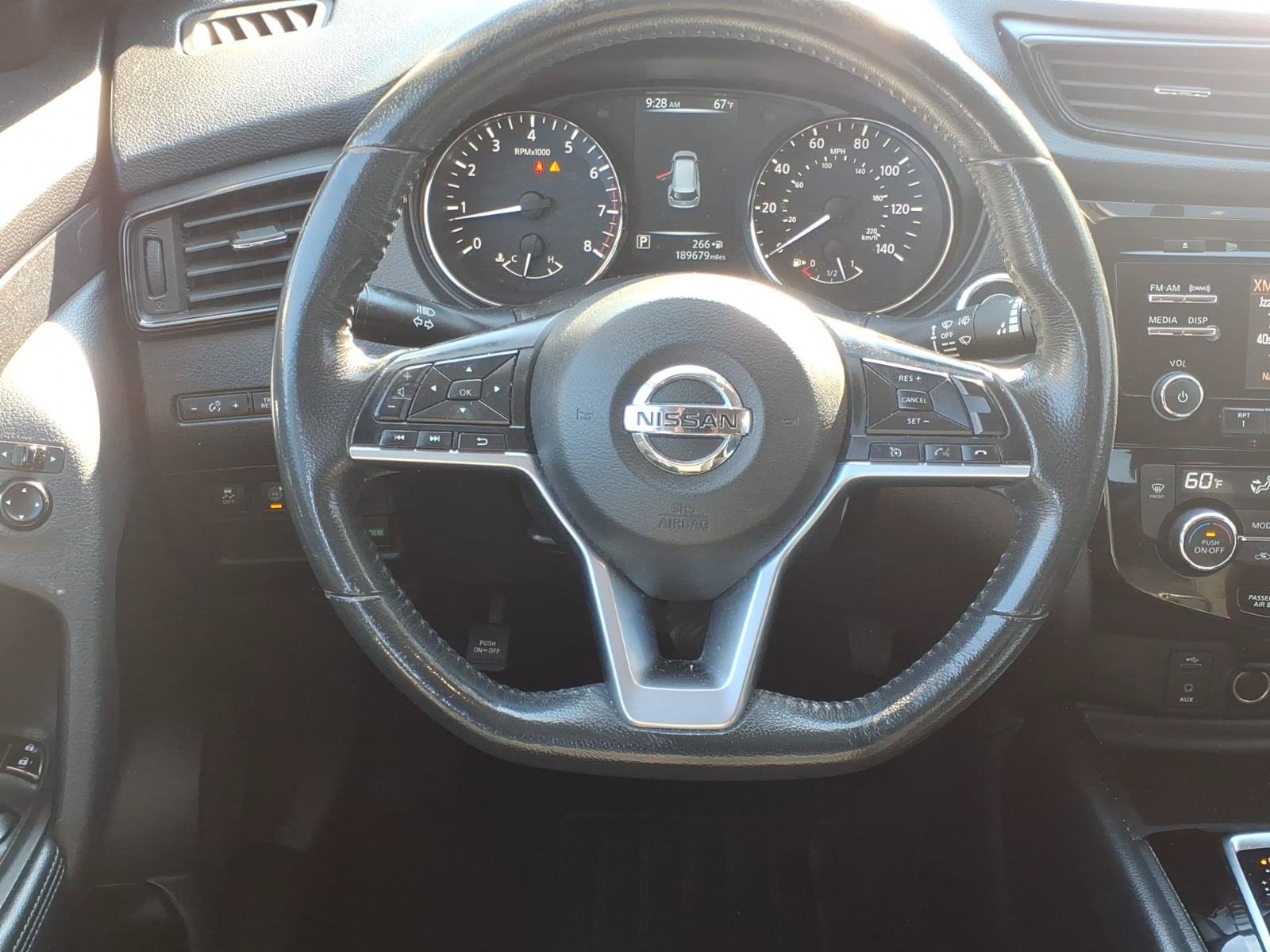 Used 2017 Nissan Rogue SV FWD image 5