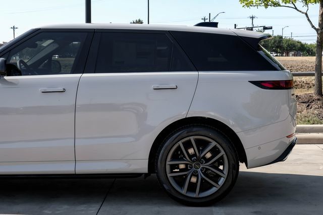 New 2026 Land Rover Range Rover Sport Dynamic SE AWD/4WD image 16