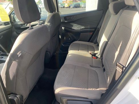 Used 2022 Ford Escape SE image 15
