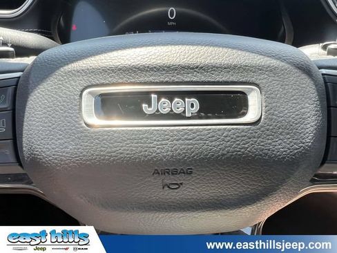 Used 2023 Jeep Grand Cherokee Laredo w/ Luxury Tech Group I AWD/4WD image 24