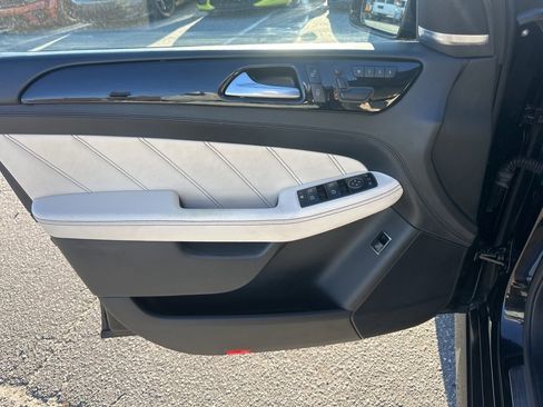 Used 2015 Mercedes-Benz ML 63 AMG 4MATIC image 25