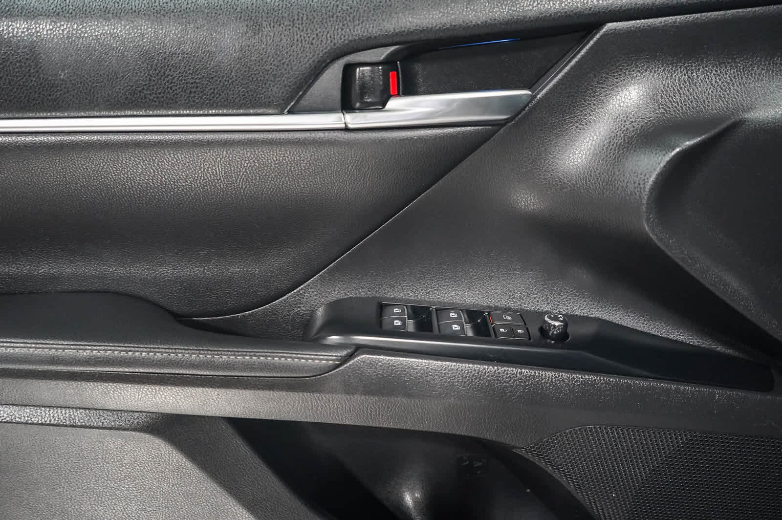 Used 2020 Toyota Camry XSE w/ Navigation Package FWD image 20