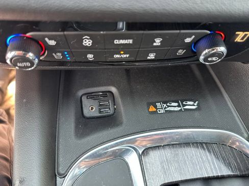 Used 2021 Buick Enclave Avenir w/ Avenir Technology Package AWD/4WD image 23