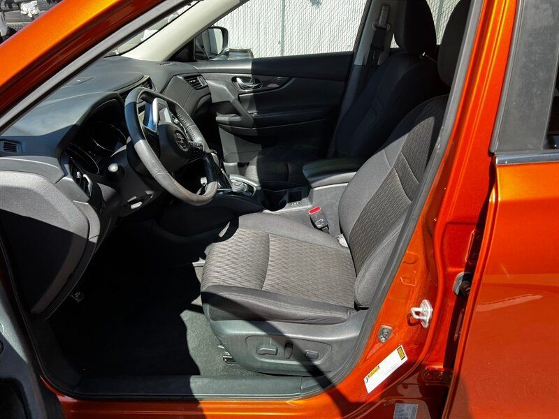 Used 2017 Nissan Rogue SV AWD/4WD image 15