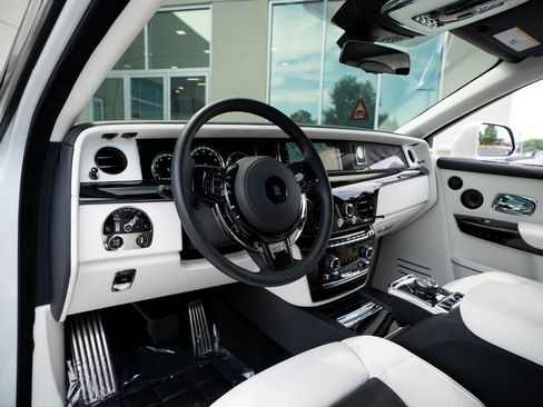 Used 2022 Rolls-Royce Phantom Sedan w/ The Phantom Package RWD image 30