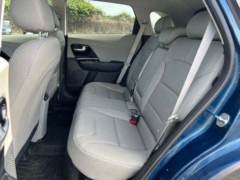 Used 2022 Kia Niro EX Premium FWD image 13