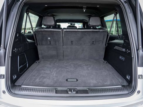 Used 2023 Jeep Wagoneer L Series II AWD/4WD image 15