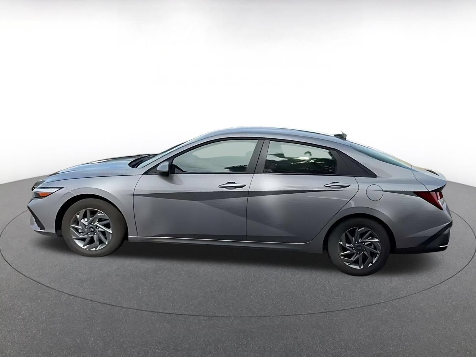 Used 2026 Hyundai Elantra Hybrid FWD image 8