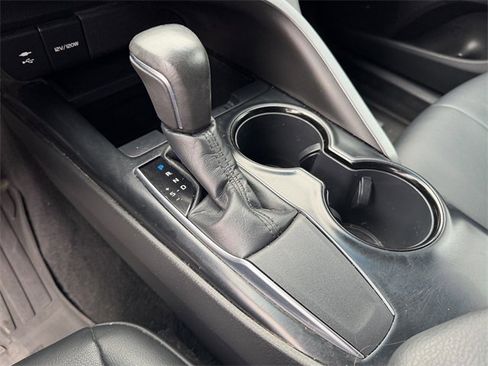 Used 2018 Toyota Camry SE w/ Convenience Package image 17