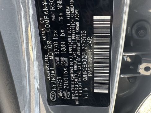 Used 2023 Hyundai Venue SEL image 31