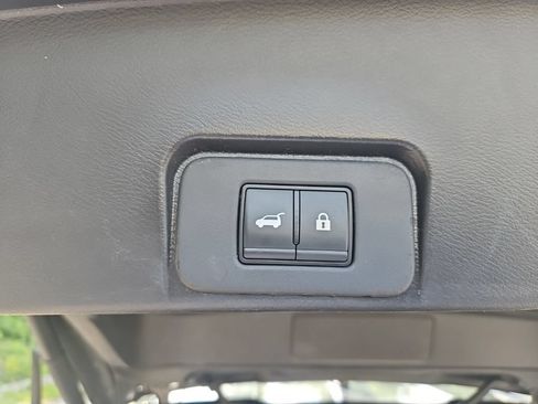 Used 2025 Nissan Rogue SV AWD/4WD image 23