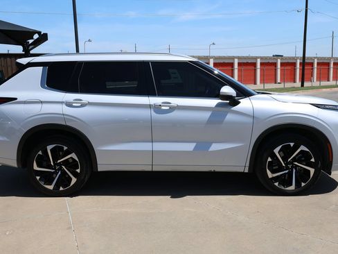 Used 2024 Mitsubishi Outlander SEL FWD image 4