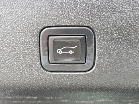 Used 2021 Chevrolet Tahoe Z71 w/ Z71 Off-Road Package image 29