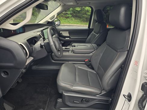 Used 2025 Ford Expedition Max Active AWD/4WD image 13