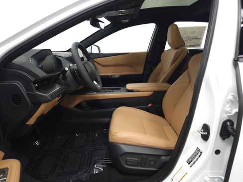 New 2026 Lexus ES 350e FWD image 4