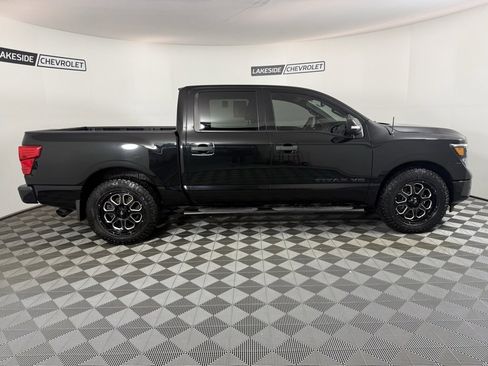 Used 2018 Nissan Titan SV w/ SV Convenience Package image 7