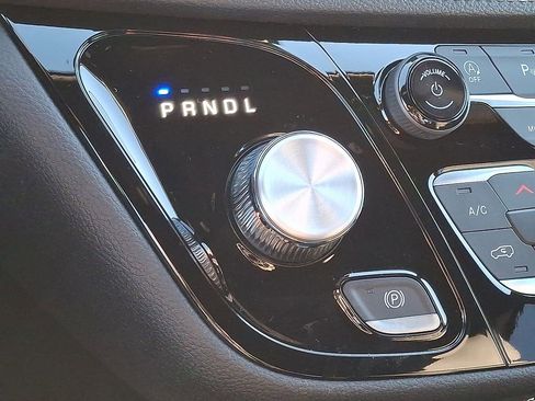 New 2026 Chrysler Pacifica Select FWD image 12
