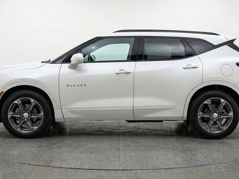 Used 2025 Chevrolet Blazer LT FWD image 5