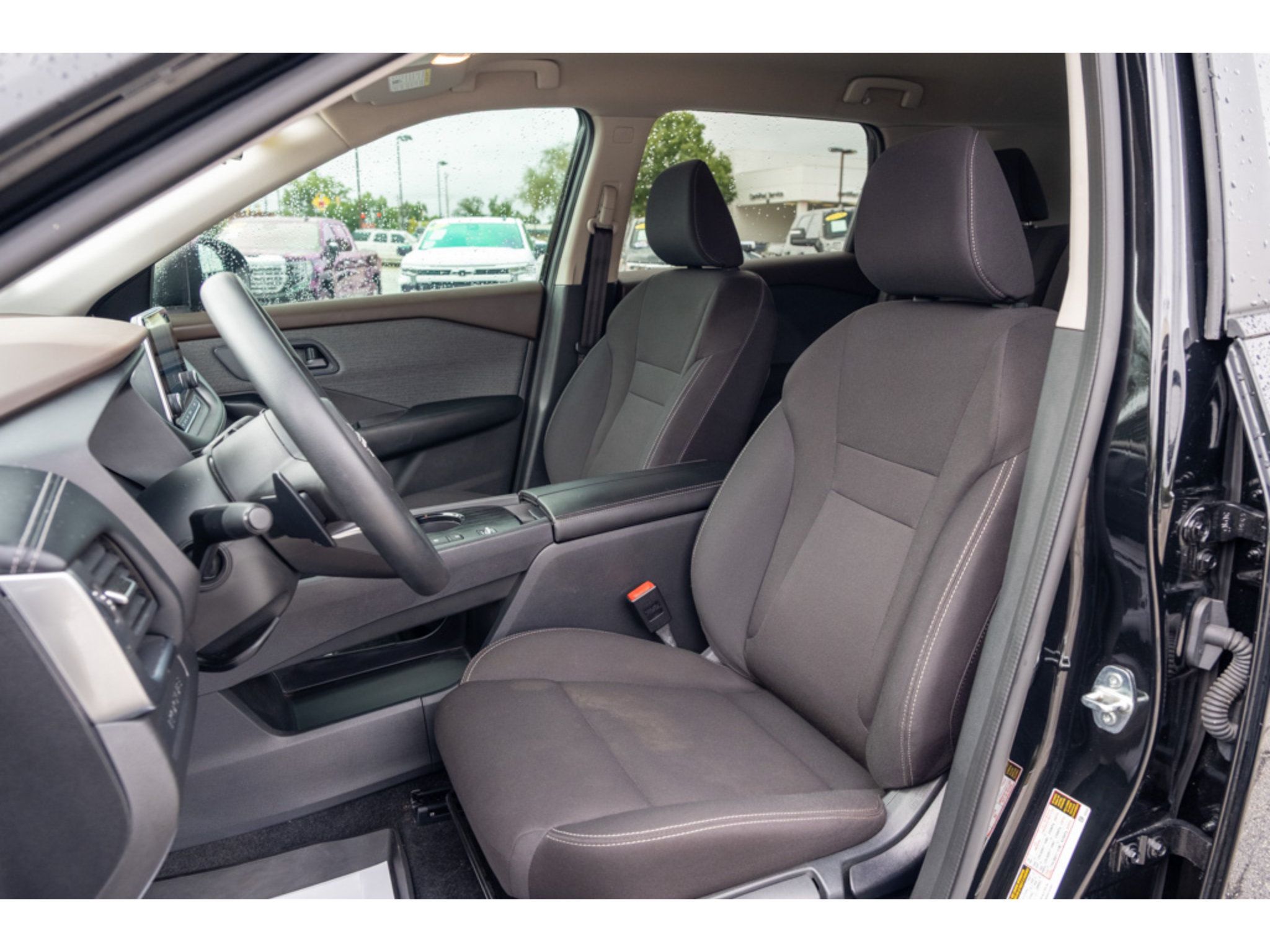 Used 2023 Nissan Rogue S FWD image 12