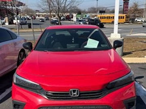 Used 2022 Honda Civic Sport image 2