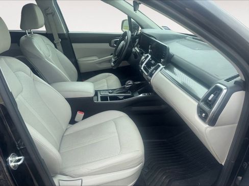 Used 2022 Kia Sorento S FWD image 15
