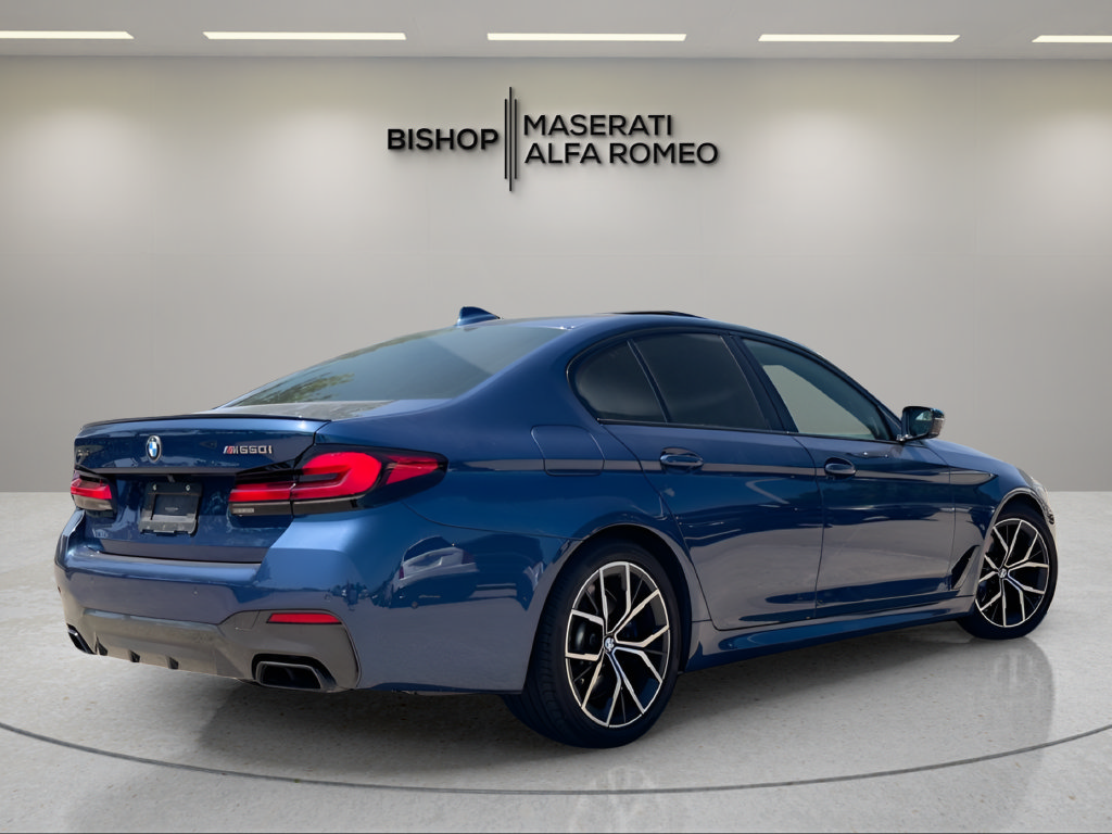 Used 2022 BMW M550i xDrive w/ Executive Package AWD/4WD image 5