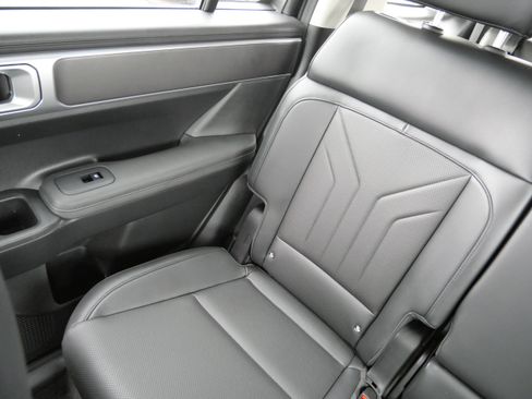 Certified 2025 Hyundai Santa Fe SEL image 12