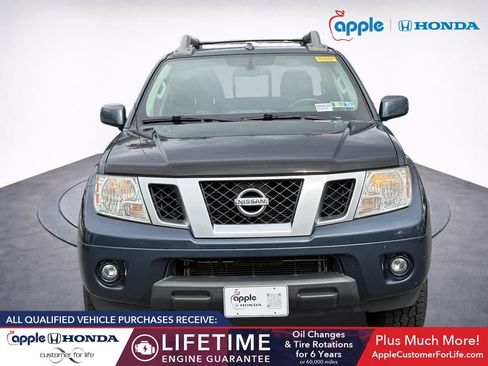 Used 2017 Nissan Frontier PRO-4X AWD/4WD image 2
