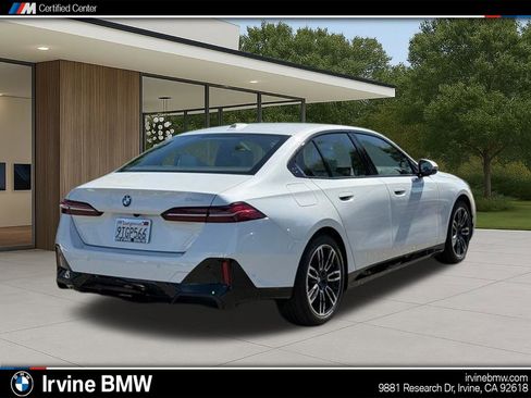 Used 2025 BMW 530i w/ M Sport Package image 8