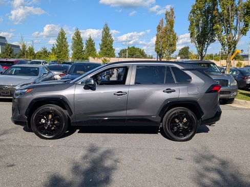 Used 2022 Toyota RAV4 SE image 6