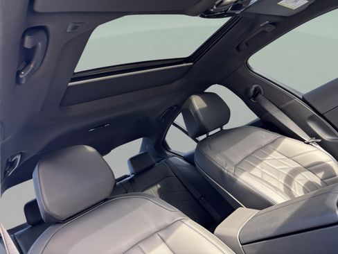 Used 2025 BMW 530i w/ M Sport Package image 29