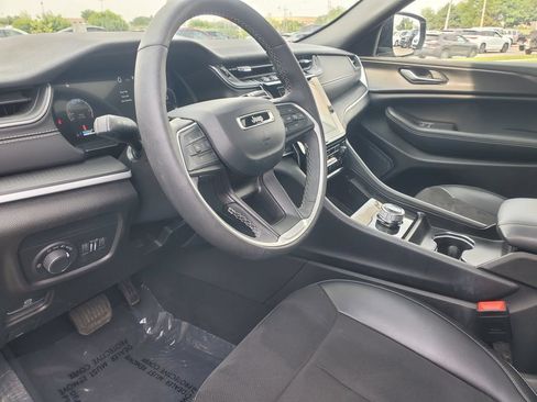 Used 2024 Jeep Grand Cherokee Altitude AWD/4WD image 10