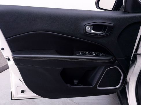 Used 2019 Jeep Compass Limited FWD image 10