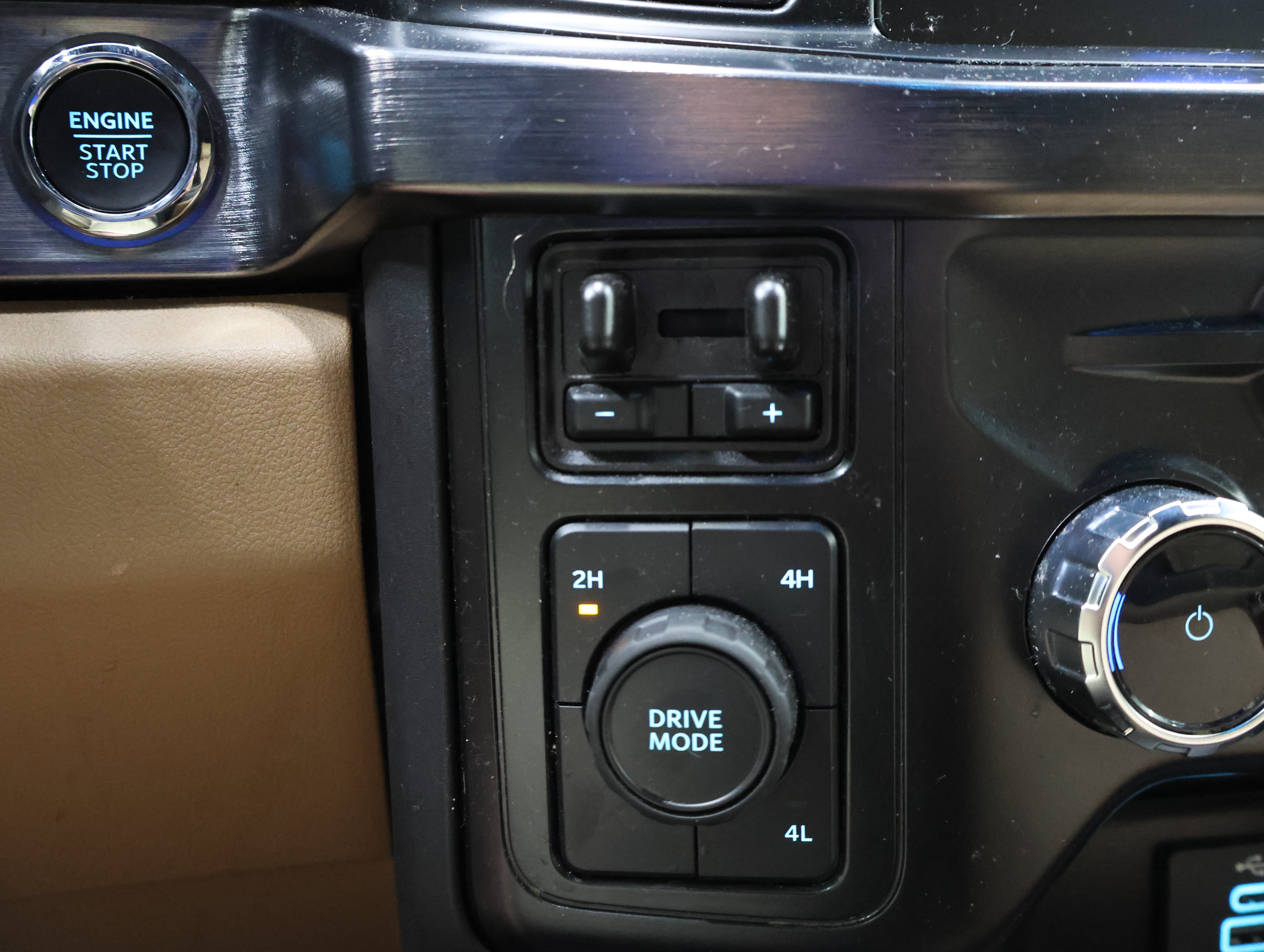 Used 2025 Ford F350 Lariat AWD/4WD image 51