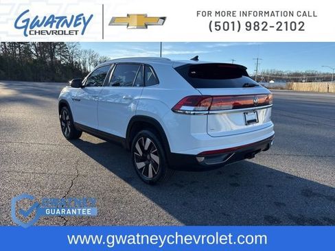 Used 2024 Volkswagen Atlas Cross Sport SE w/ Panoramic Sunroof Package image 7