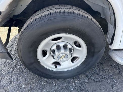 Certified 2024 Chevrolet Express 2500 w/ Driver Convenience Package image 17