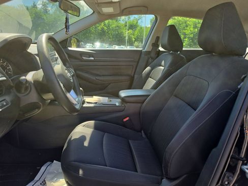 Used 2025 Nissan Altima 2.5 SV FWD image 10